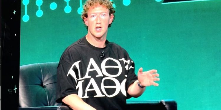 مارک زاکربرگ عذرخواهی‌های مکرر متا را یک «اشتباه ۲۰ ساله» می‌داند