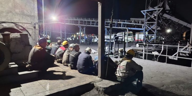 زنده ماندن یکی از معدنچیان طبس واقعیت دارد؟