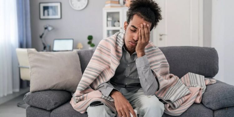 سردرد در سمت راست سر؛ چه باید کرد؟