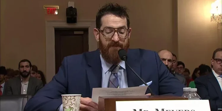 مدیر کراوداسترایک در کنگره آمریکا بابت اختلال جهانی کامپیوترها عذرخواهی کرد