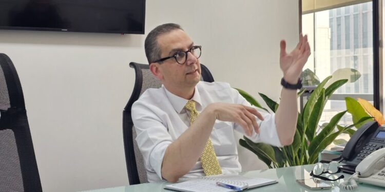 مدیرعامل مکس امید در گفتگو با دیجیاتو: در ایران پول فراوان است، مدیر کم