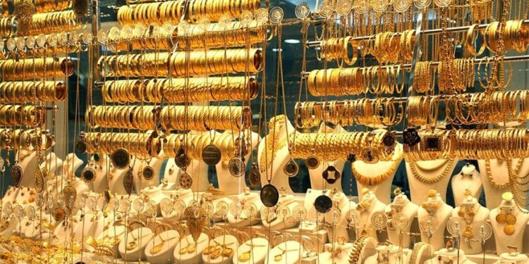 سکه از ۶۱ میلیون تومان هم عبور کرد؛ طلای ۱۸ عیار چند شد؟ | [جدول قیمت ها