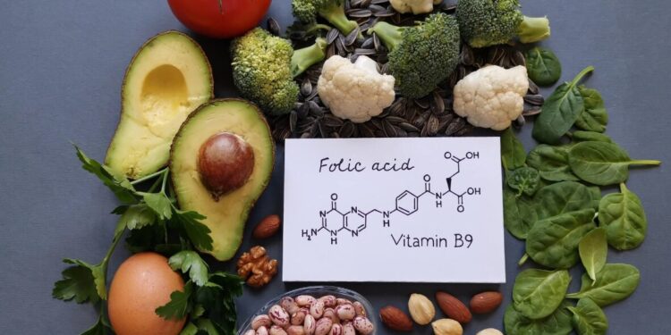 فولات چیست و چه فایده‌ای برای بدن دارد؟