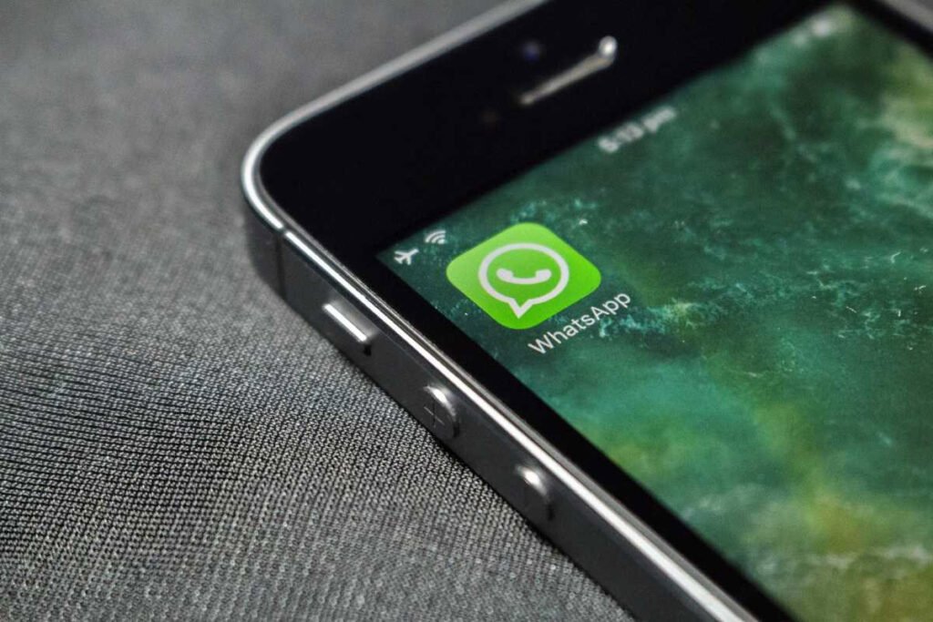 چند حساب واتساپ در iOS