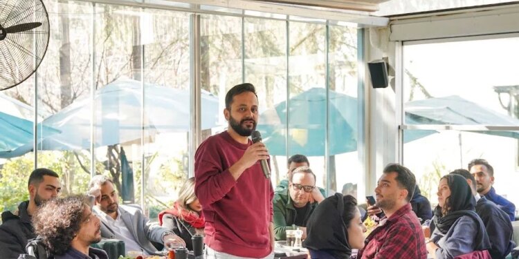 پیندو، جایزه سوروسات را برگزار می‌کند