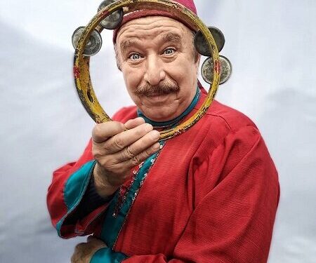 کسبی‌خوانی‌ دوره‌گردان در کوچه‌پس‌کوچه‌های محله، یادش بخیر!