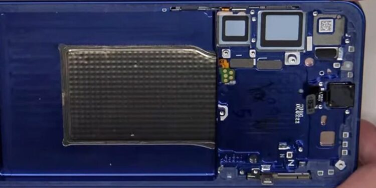 کالبدشکافی گلکسی S25 پلاس؛ تعمیر دستگاه کمی آسان‌تر شده است [تماشا کنید]